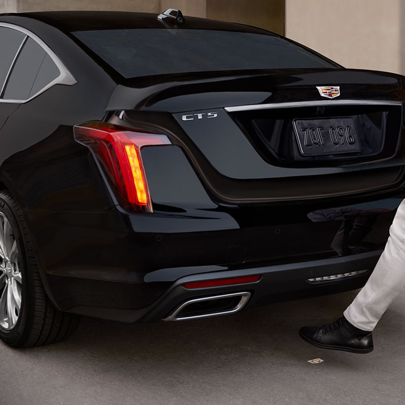 CT5 hands-free decklid