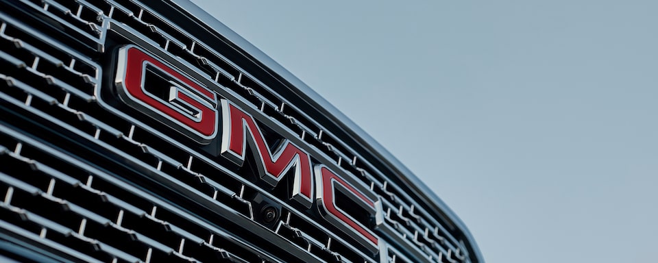 2023-gmc-grill-badging-2500x1000.jpg